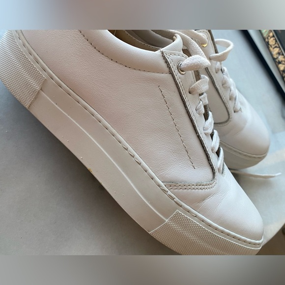 Want Les Essentiels Lalibela Leather sneakers lightly worn condition. Size 37 - Picture 3 of 12